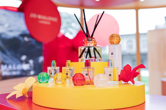 Jo Malone London 熱帶島嶼花園系列 產品情境照。（Jo Malone London提供）
