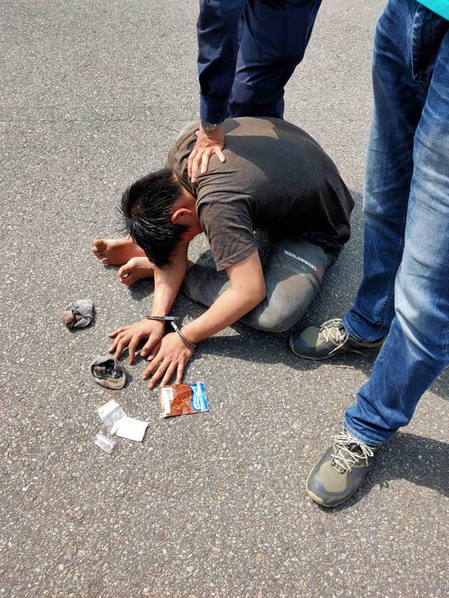 鍾嫌山老鼠慣犯棄車逃逸，仍被警方逮捕。（頭份警分局提供／謝明俊苗栗傳真）