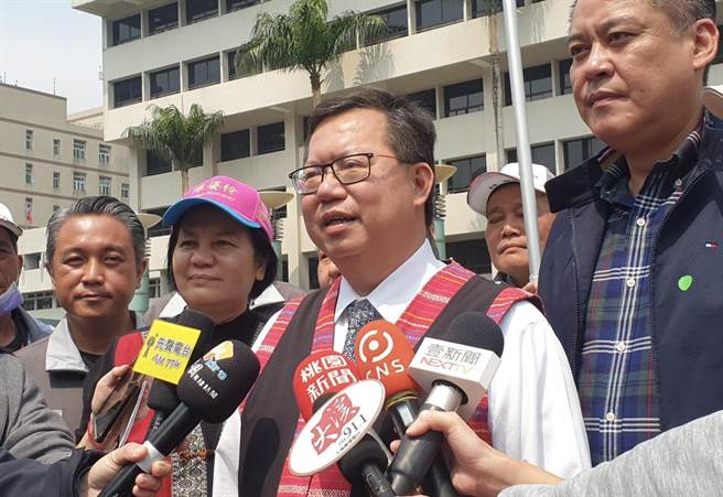 桃園市長鄭文燦回應，在公投前仍需要討論，想要非核減煤、能源轉型，讓台灣永續發展，不需要互相對立、互相否定。（賴佑維攝）