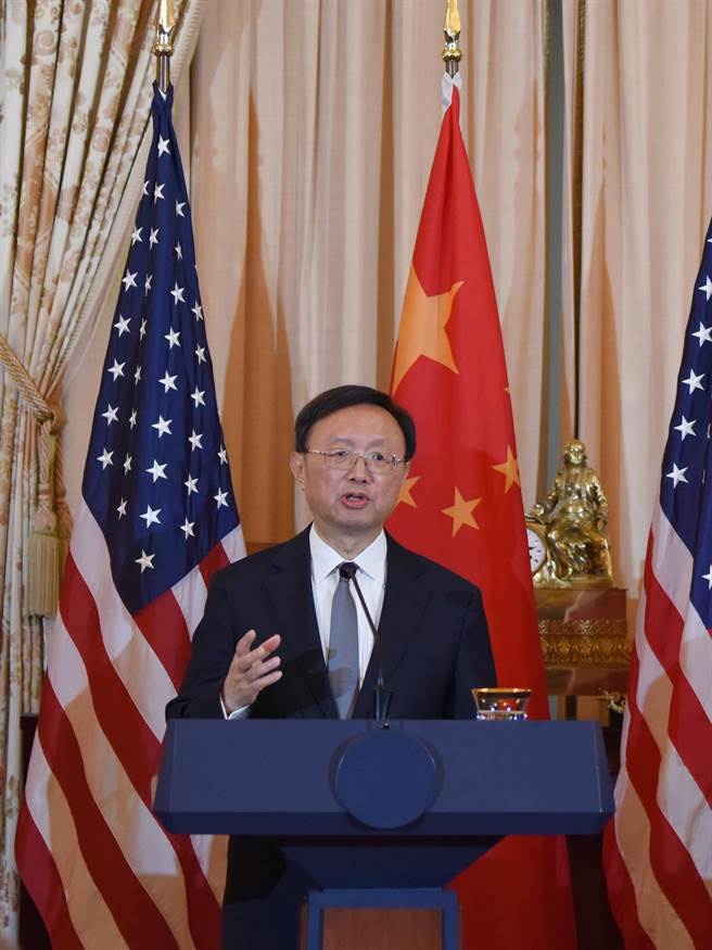 中国要从展现「四个自信」作为起点，重新平视这个世界，不再任由以美国为代表的西方霸权「居高临下说话」。（报系资料照）