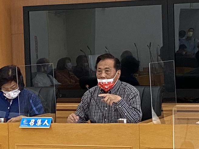 交通地政委員會召集人楊正中表示，捷運綠線要恢復試營運，市議會訂23日到捷運考察、試乘。（盧金足攝）