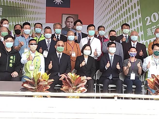 高雄市高苑工商19日欢庆50岁生日，总统蔡英文、高雄市长陈其迈及邱志伟等多名立委和邻近国中小校长等人以贵宾身分应邀出席。(林雅惠摄)