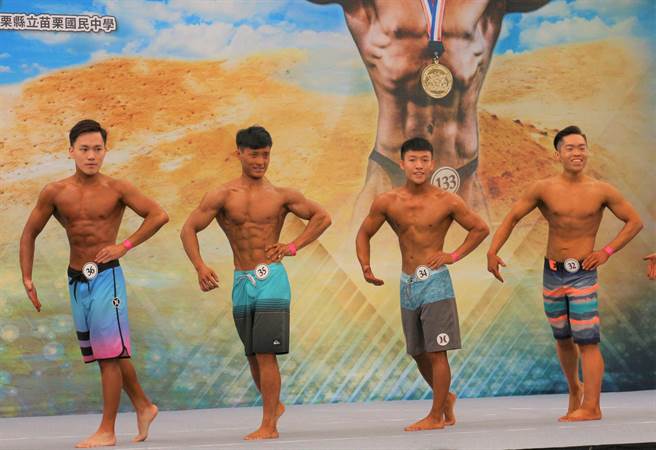 2021年FIT MODEL模特健體、形體錦標賽暨109學年度全國中等學校健美健身錦標賽，以及110年度全國大專菁英賽，19日起3天在苗栗巨蛋舉辦，526名選手輪番上陣，大秀肌肉線條與優美姿態。（巫靜婷攝）