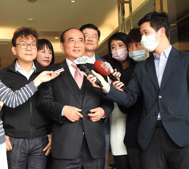 前立法院长王金平今天中午到凯达大饭店参加80大寿寿宴。（赵婉淳摄）