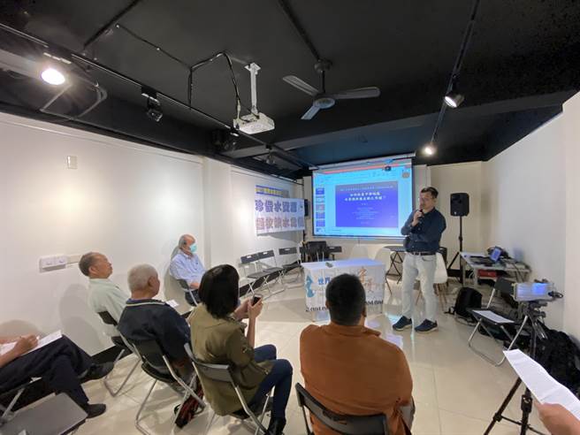 台中市运动局邀集PLG职篮联盟、福尔摩沙台新梦想家球团举行防疫会议，会勘现场动线，提供安全赛事环境。（民眾提供／卢金足台中传真）