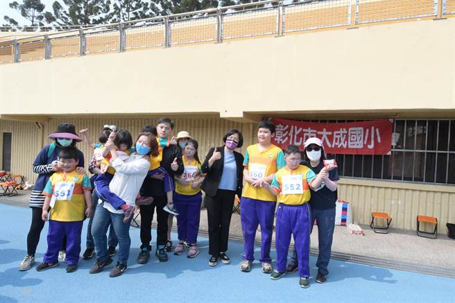 彰化縣適應體育田徑賽19日上午在彰化縣立體育場登場。（吳敏菁攝）