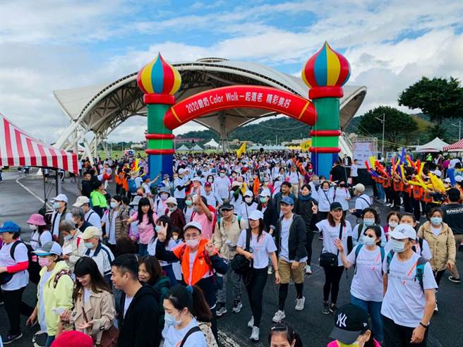 2021 爷奶COLOR WALK─台北场，最后报名名额，倒数计时。(图/弘道基金会提供)