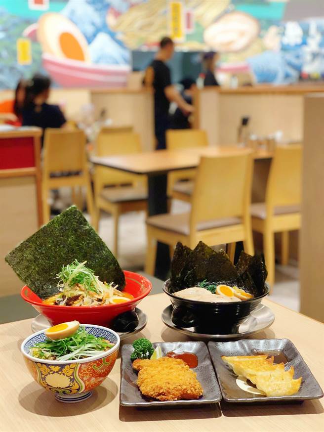 元町家横滨家系拉麵承袭日本九州道地的浓厚豚骨汤头与来自东京的酱油汤底。（柯宗纬摄）