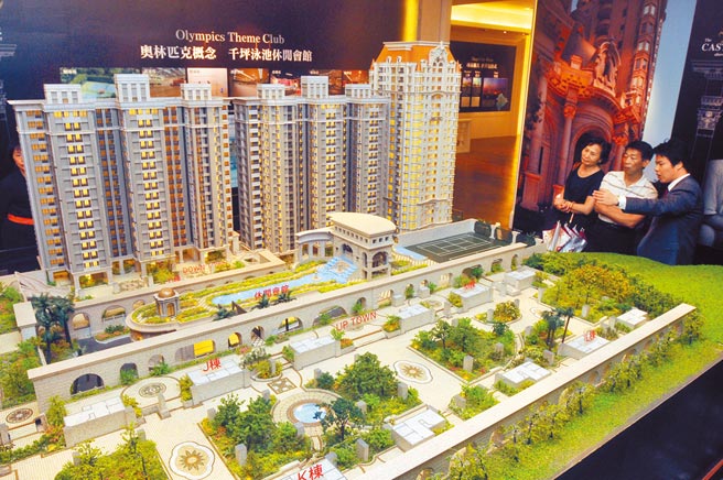 施压地方政府，调整房屋税税基，财政部昨公布各县市调整房屋税中的房屋标准单价情形。（本报资料照片）