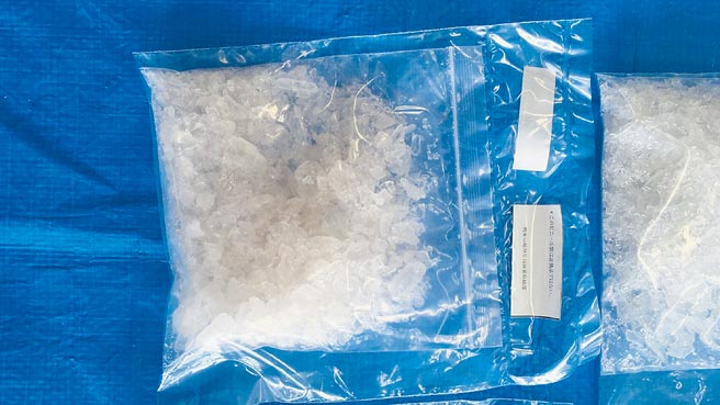 台湾与日本警方合作破获173公斤安非他命走私案，逮捕涉嫌运毒的4名台籍嫌犯，日本检方昨提起公诉，并召开破案记者会。警方怀疑幕后毒枭为日本、台湾黑帮合资，大陆制毒，再走私到安毒价格较高的日本贩售。（胡欣男翻摄）（《中国时报》提醒您：拒绝毒品 珍惜生命）