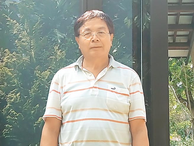 旗山溪洲榴槤种苗培育达人郭成全，创造社区居民绿美化心灵基地。（林雅惠摄）