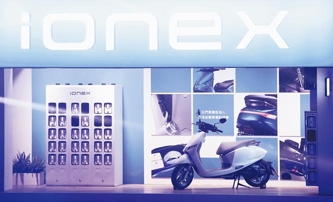 两年内，KYMCO计画完成4000座「全国最密集电池」交换站，让每个都会骑士都能体验到最佳的换电便利性。（陈俊吉摄）