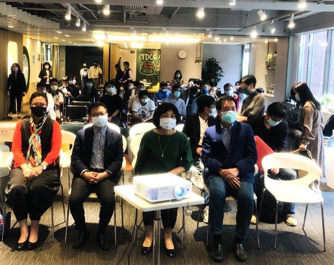 「2021 科技的力量 × 社會新創不打烊」研討會，討論「區塊鏈應用於社會創新經營」、「數位人才、科技與社會創新」、「新創企業的經營管理」三大主題。 (費鴻泰研究室提供)