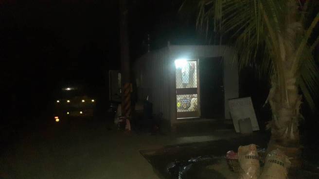 警方凌晨接获线报，前往旗山溪洲一处工寮查缉李姓毒品通缉犯，图为工寮外观。(警方提供／林雅惠高雄传真)