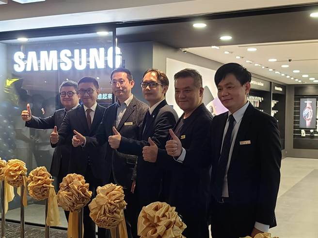三星结合旗下行动通讯与生活家电，首度推出跨品类店格－「全品体验馆」，开幕首日热闹非凡。（黄琮渊摄）