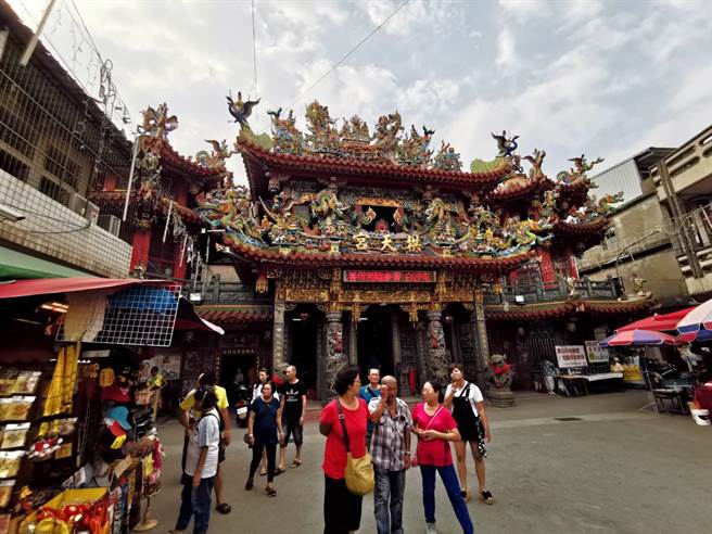 通霄白沙屯拱天宫今年妈祖北港进香活动因信眾报名太踊跃，报名活动暂停6天受理。（谢明俊摄）