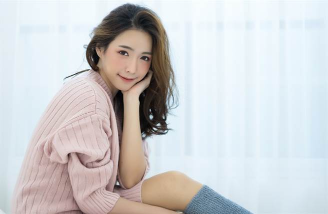 外貌吸睛的女人總令人過目不忘，若加上獨特氣場更會讓人難以抗拒。（圖／Shutterstock）