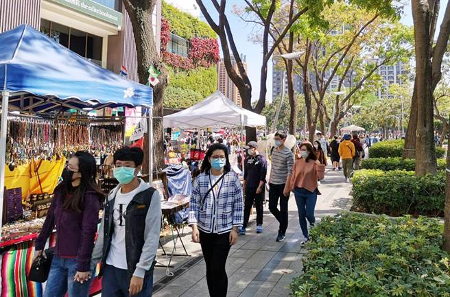 观光旅游局指出，从台中市这几个月游憩景点的游客人潮满满，可见产官学共同合作成效良好。（陈世宗摄）