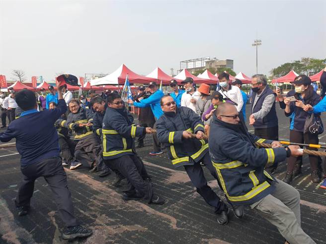 備戰桃園市義消競技大賽義消菁英提前競技。(消防局提供／呂筱蟬桃園傳真)