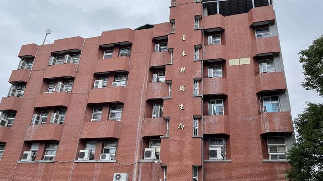 台东县卫生局20日表示，由中央发放的新冠肺炎AZ疫苗已到位，共300剂左右。（民眾提供／蔡旻妤台东传真）