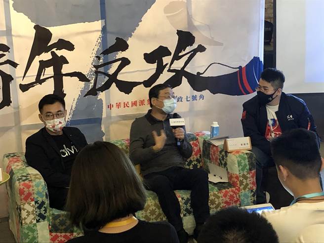 国民党青年部今明两天举办「青年住好」愿景营，党主席江启臣下午与财经立委曾明宗和年轻学员分享过往租屋、购屋与居住正义。（赵婉淳摄）