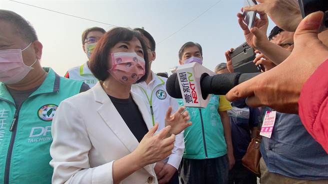 無端被捲入王定宇同居風暴的立委何欣純，除呼籲王定宇道歉，也針對是否參選2022台中市長進行回應。（馮惠宜攝）