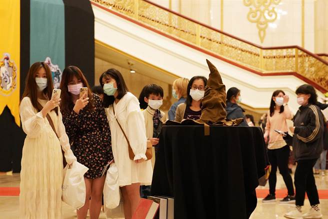 哈利波特電影交響音樂會現場重現霍格華茲堡的分類帽。（牛耳藝術提供）