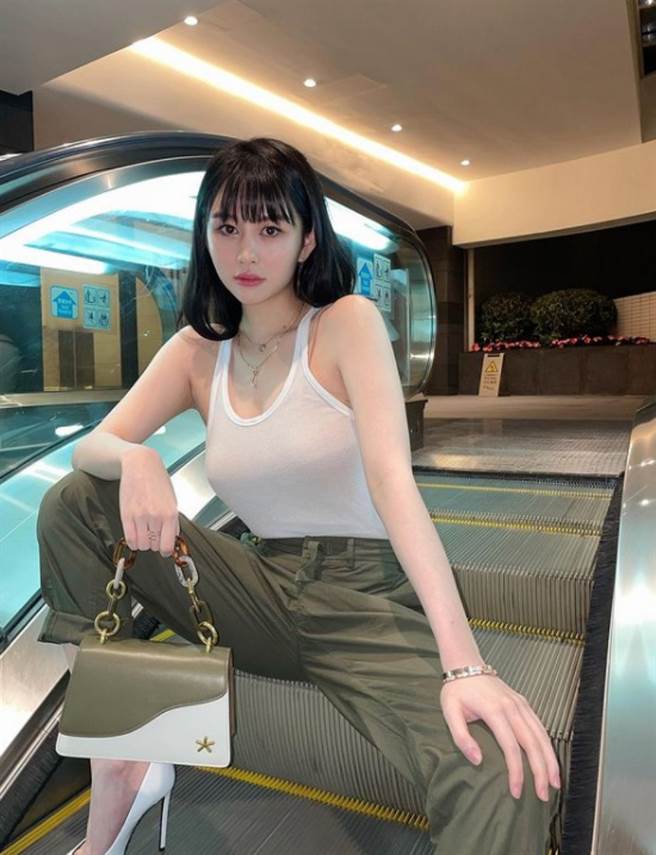 沈月性感身材曲线被看光。(图/ 摘自沈月IG)