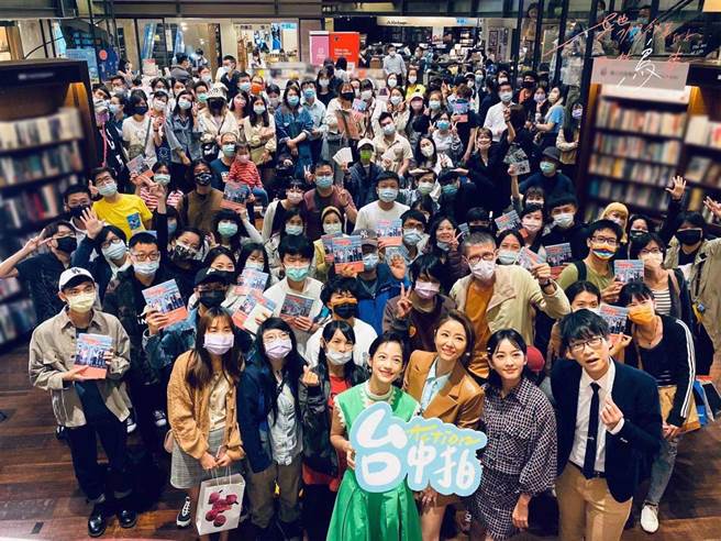 《她們創業的那些鳥事》20日於台中舉辦簽書座談會，現場粉絲熱情提問互動。（可米傳媒提供）