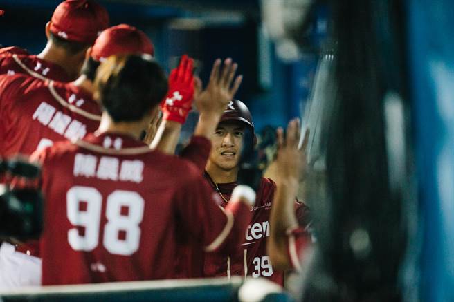 林立敲出本季首轟。（郭吉銓）