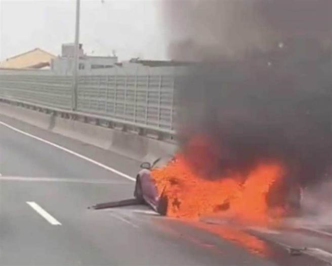 车祸造成2死1重伤。（图／翻摄自台中踢爆网）