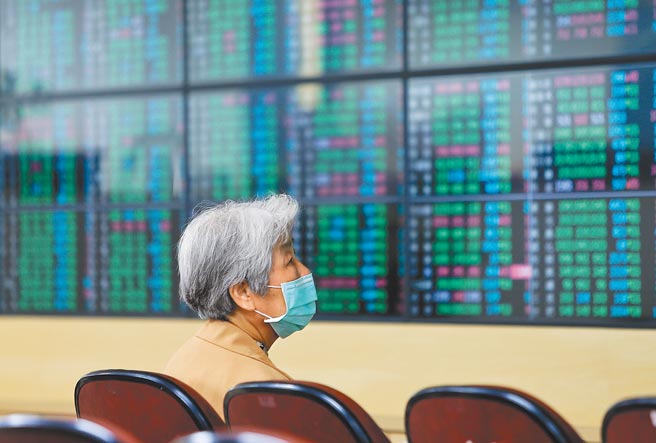 今年经济扩张趋势确立，获利成长题材支撑下，股市仍可望维持多头行情。（季志翔摄）