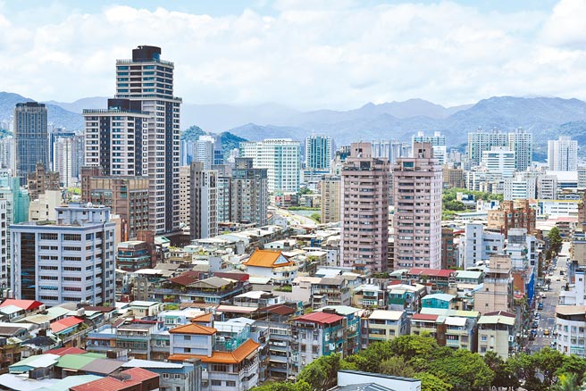 去年全年建物所有权买卖登记栋数，已飙破蔡总统上任以来新高，可望突破32万栋。（本报资料照片）