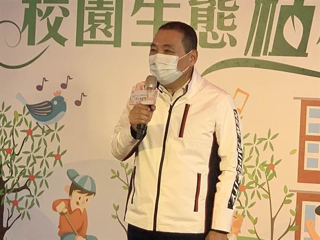新北市长侯友宜上午出席永和国小植树活动。（王扬杰摄）