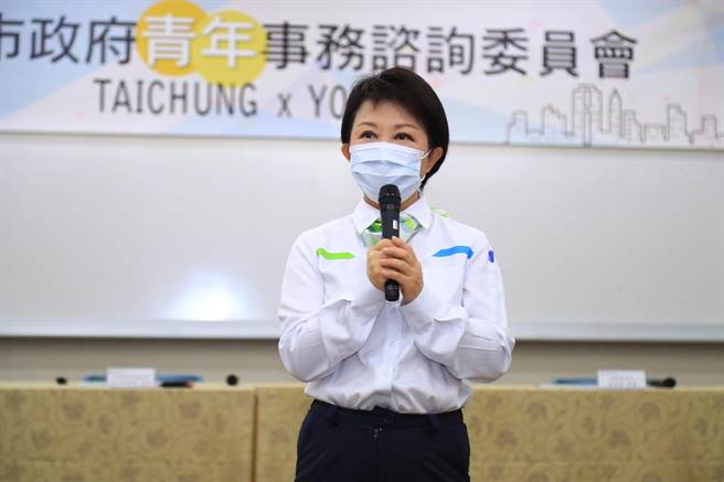 台中市长卢秀燕指出，欢迎「燃气」取代「燃煤」，建议中火「以一换二」，才能增加电量、改善空污，两全其美。（陈世宗摄）