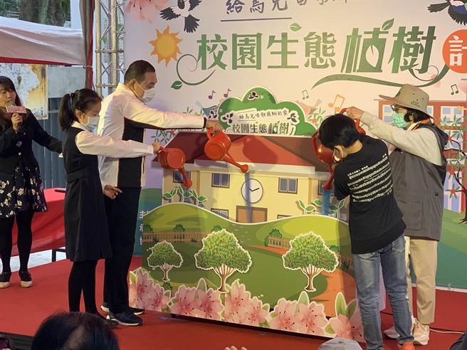 新北市长侯友宜出席永和国小植树活动。（王扬杰摄）