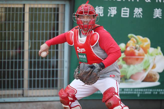 味全龍捕手劉時豪昨天傳出受傷消息，今天粉專更新傷情為左手骨裂需休4-6週。（資料照，中央社）