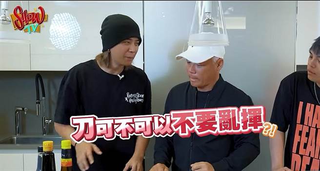 罗志祥的YT频道最新一集邀巫启贤加入。（翻摄罗志祥 Show TV）