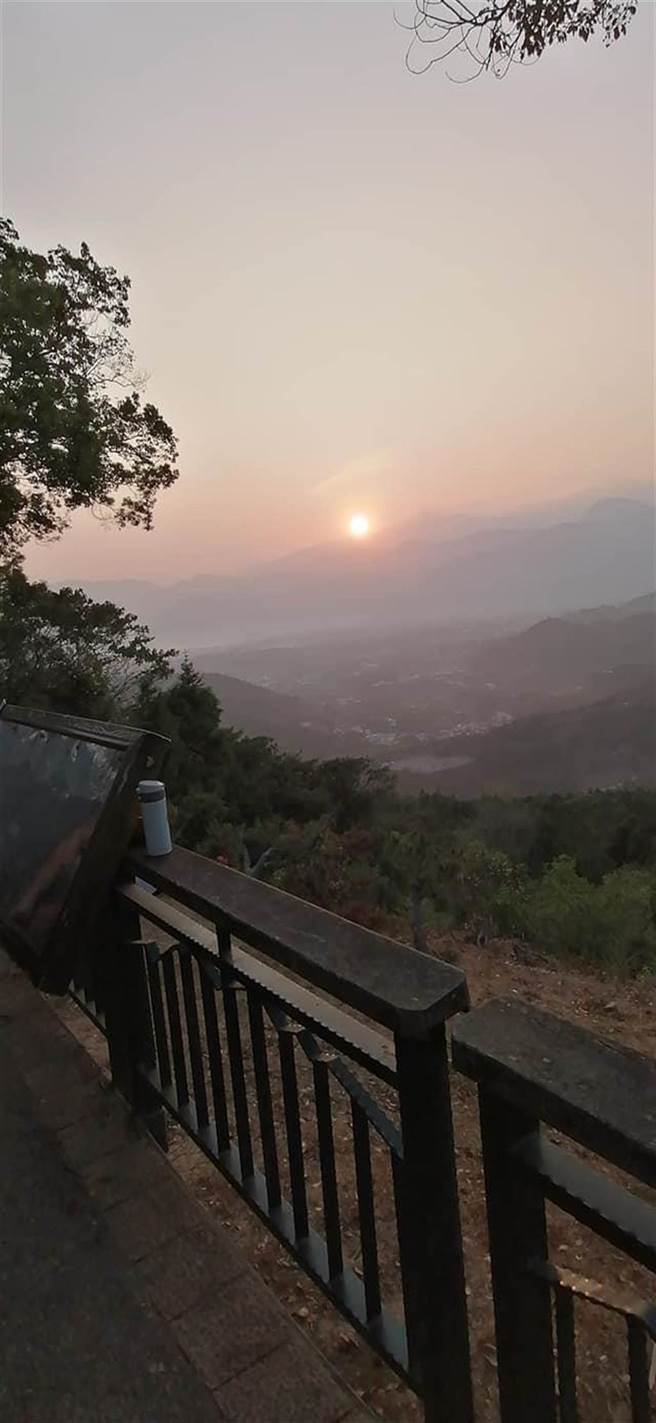 看日出景点鱼池金龙山，19日有一来自彰化20多岁的夏姓山友，竟遭绑架抢劫。（民眾提供／黄立杰南投传真）