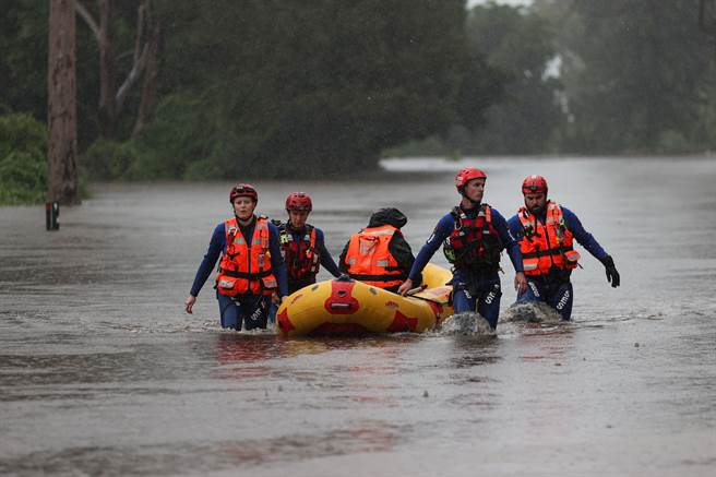 豪雨袭击澳洲东部爆半世纪最大洪患 数千人撤离。(图/路透)