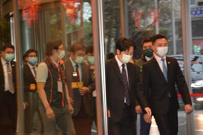 副總統賴清德（右二）21日出席北東部暨金馬12縣市醫師公會研討會。（莊旻靜攝）