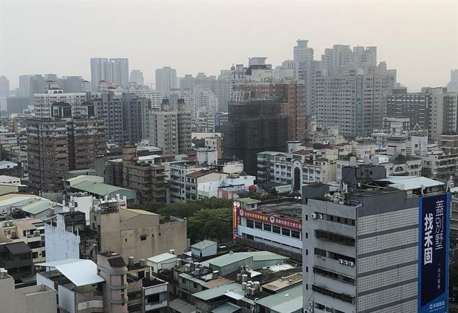 受到锋面通过、东北季风增强及大陆冷气团南下影响，中部21日起连三天转差。（陈世宗摄）