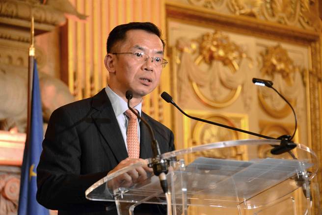 大陆驻法大使卢沙野近日再次发挥战狼风格，在大使馆推特帐号发文辱骂法国学者安托万．邦达兹(Antoine Bondaz)为「小流氓」，激爆法国舆论怒火，引发当地政界与学界谴责。（图／中新社）