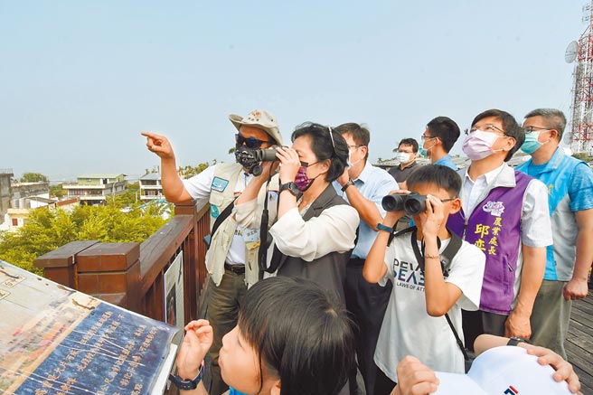 鹰扬八卦赏鹰系列活动，首场20日在芬园乡文德国小热闹揭幕。（吴敏菁摄）