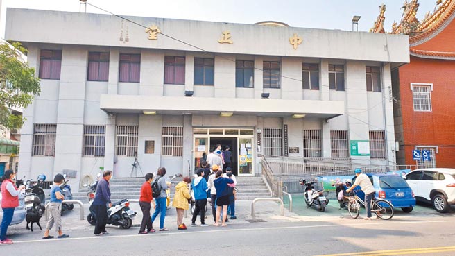 基层渔会小组长及会员代表选举20日登场，高雄市永安渔会投票率61.78％最高，要选出33位代表。（民眾提供／林雅惠高雄传真）