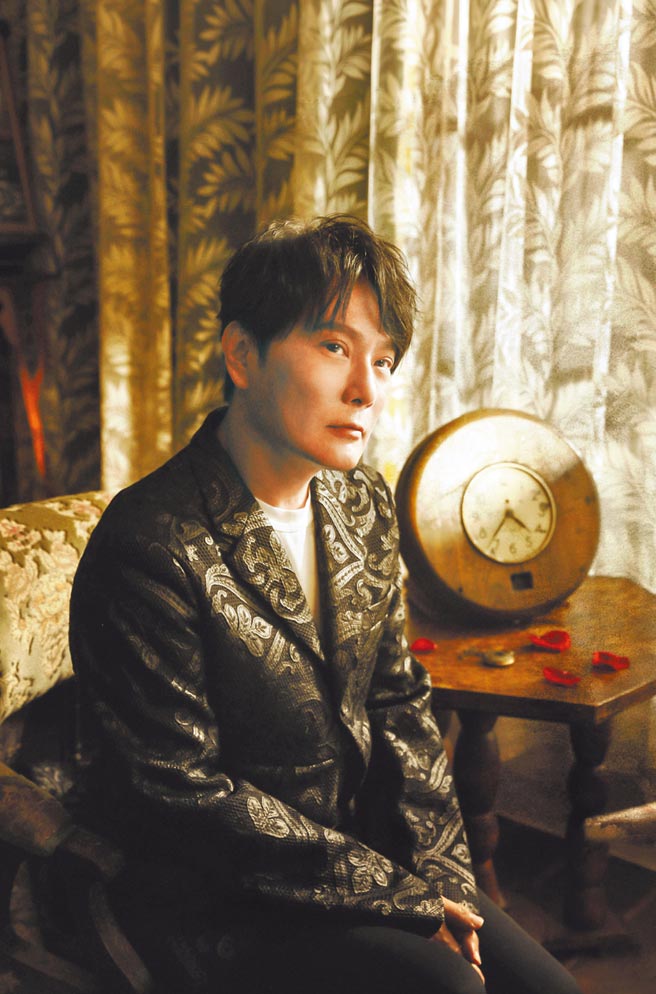 张信哲近来推出新专辑《就懂了》，成绩亮眼。（潮水音乐提供）