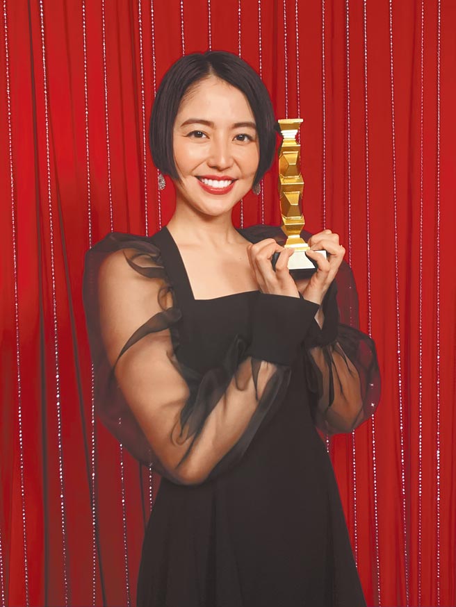 长泽雅美凭《母子情劫》成功摘下影后头衔。（摘自推特）