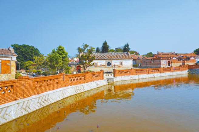 古色古香的闽式建筑古厝聚落是金门一大特色，图为「珠山聚落」。（何书青摄）