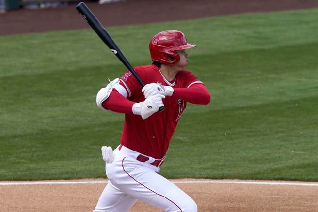 天使隊大谷翔平在春訓首度獲得同場投球與打擊的機會。（美聯社資料照）