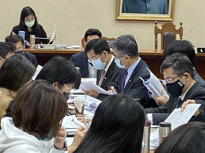 立法院教文会今天审查《国家重点领域产学合作人才培育创新条例》。（林志成摄）